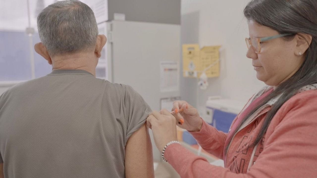 vacina contra gripe,vacinação influenza,Dia D da vacina,Penha Santa Catarina,vacinação H1N1,H3N2,Influenza B,campanha de vacinação,UBS Penha,imunização em Penha,grupos prioritários vacina,proteção contra gripe,Nestor Filipe da Luz,calendário vacinal gripe,vacinação para crianças