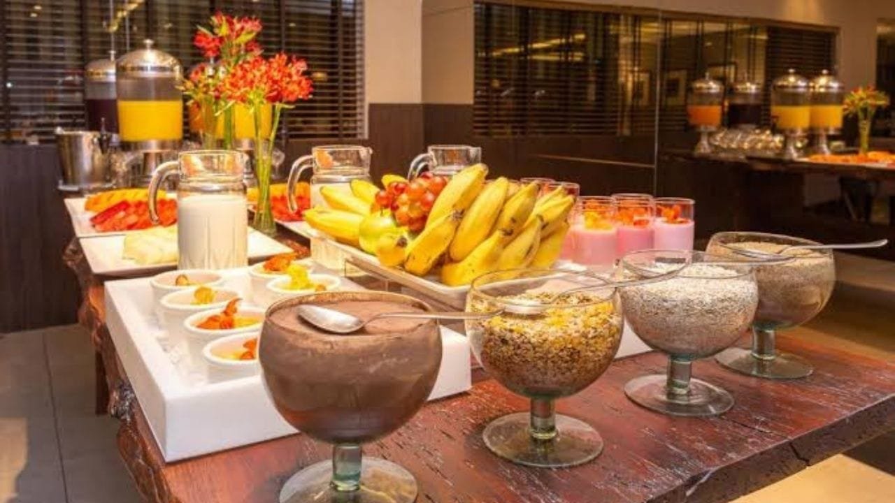 meia maratona,Florianópolis,corrida internacional,turismo esportivo,hotéis lotados,atletas estrangeiros,8 mil corredores,evento esportivo SC,Faial Prime Suites,alimentação para corredores,economia local,turismo em maio,prova de rua,inscrições esgotadas,hidratação para atletas