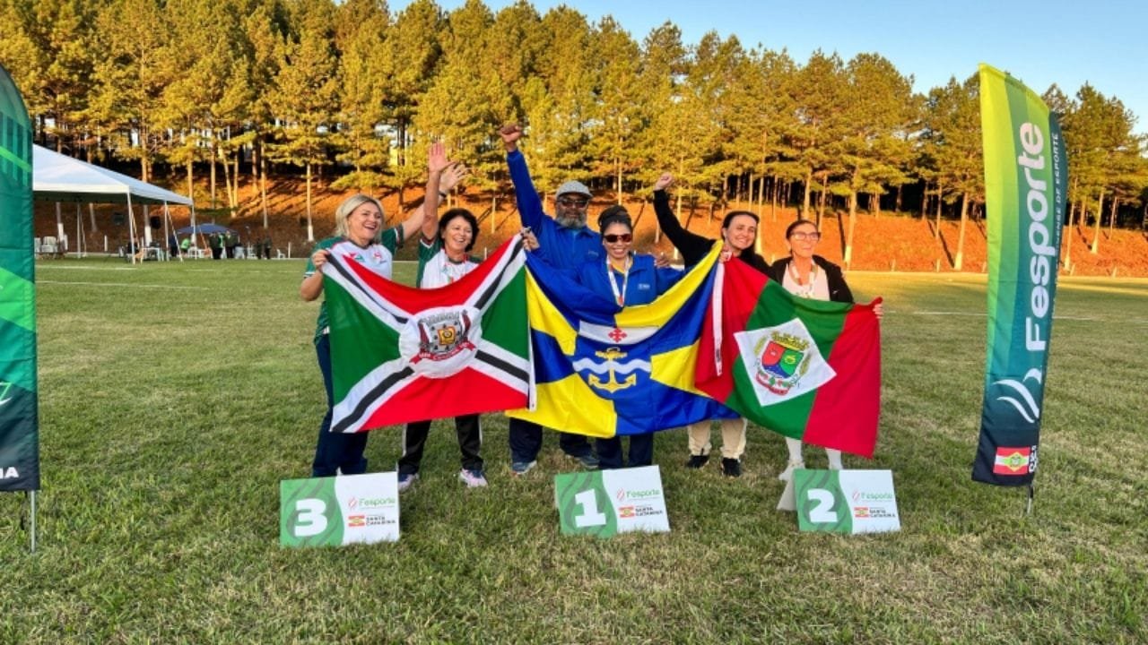 Itajaí JASTI,Eliane de Almeida ouro,Ana Maria Ribeiro bronze,jogos para idosos 2024,prefeitura Itajaí esporte,atletismo terceira idade,São Bento do Sul eventos