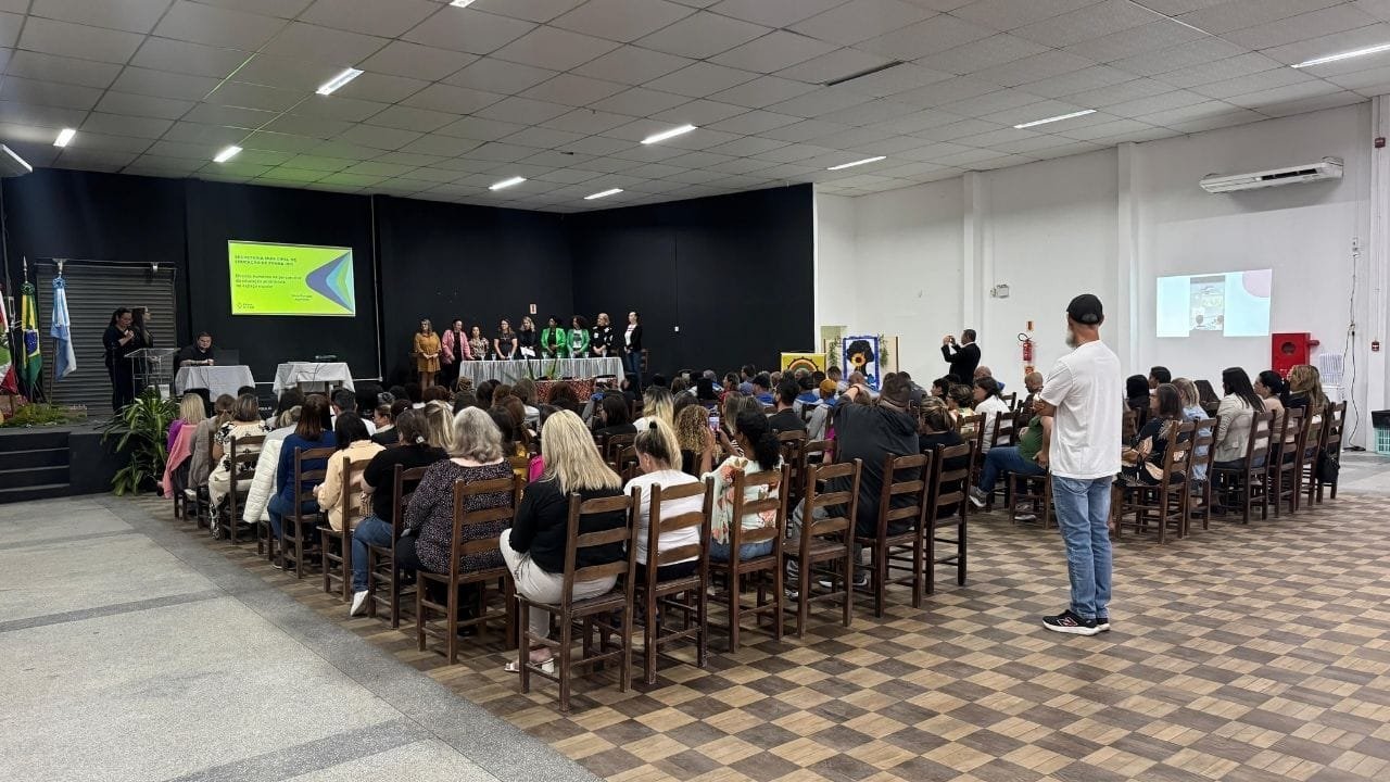 Penha,equidade étnico-racial,Secretaria de Educação,palestra,Lei 10.639,PNEERQ,racismo estrutural,educação antirracista,Silvia Panazzo,Grupo Cultural AraLóke,EJA,políticas públicas,diversidade,inclusão,sociedade justa