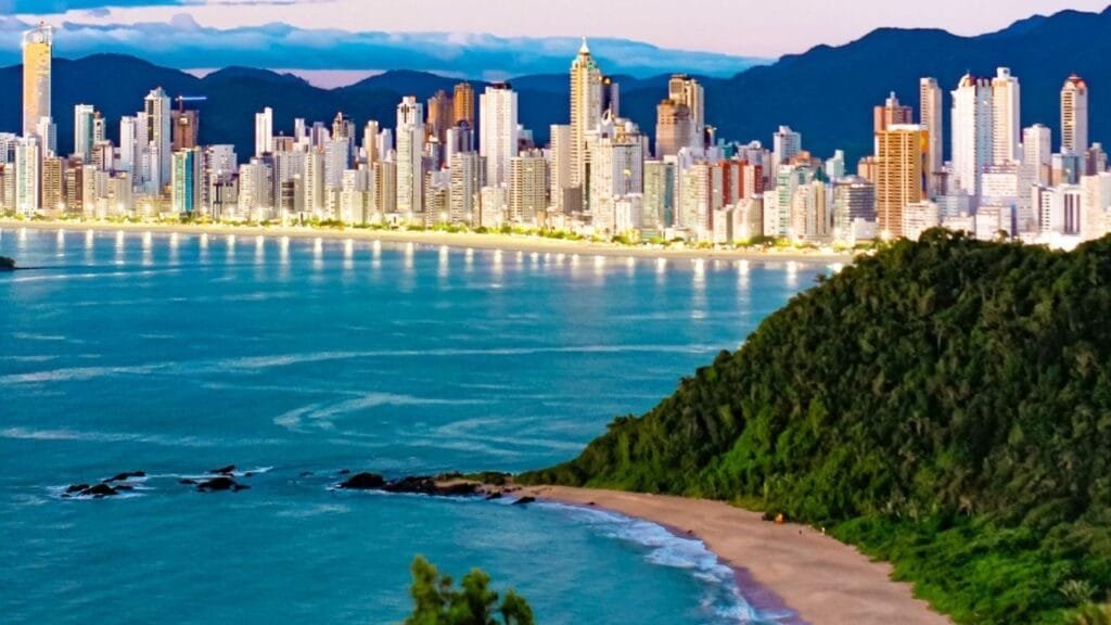 Balneário Camboriú,Fortaleza,Salvador,projeto Visite BC,Costa Verde & Mar,turismo nordeste,capacitação turismo,BC Convention,Andrezza Negrini,operadoras de viagem,parques temáticos,Unipraias,Oceanic Aquarium,turismo nacional,roteiros turísticos