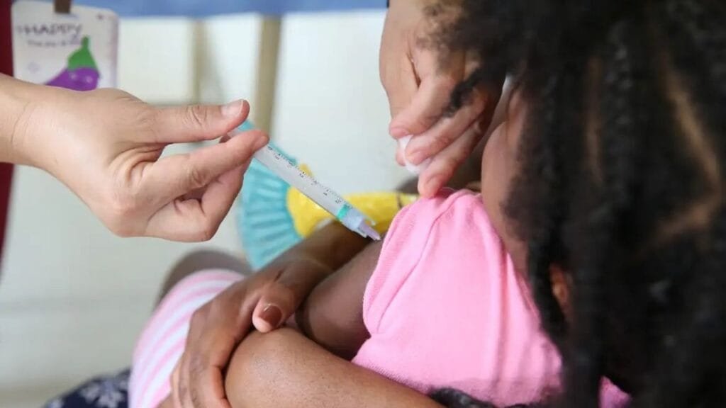 crises respiratórias,doenças respiratórias,saúde infantil,Unimed Litoral,aumento de gripes,cuidados com a saúde,ventilação de ambientes,umidificação do ar,prevenção de infecções,vacinação contra gripe,higiene das mãos,etiqueta respiratória,alimentação saudável,fortalecimento do sistema imunológico,atendimento médico online