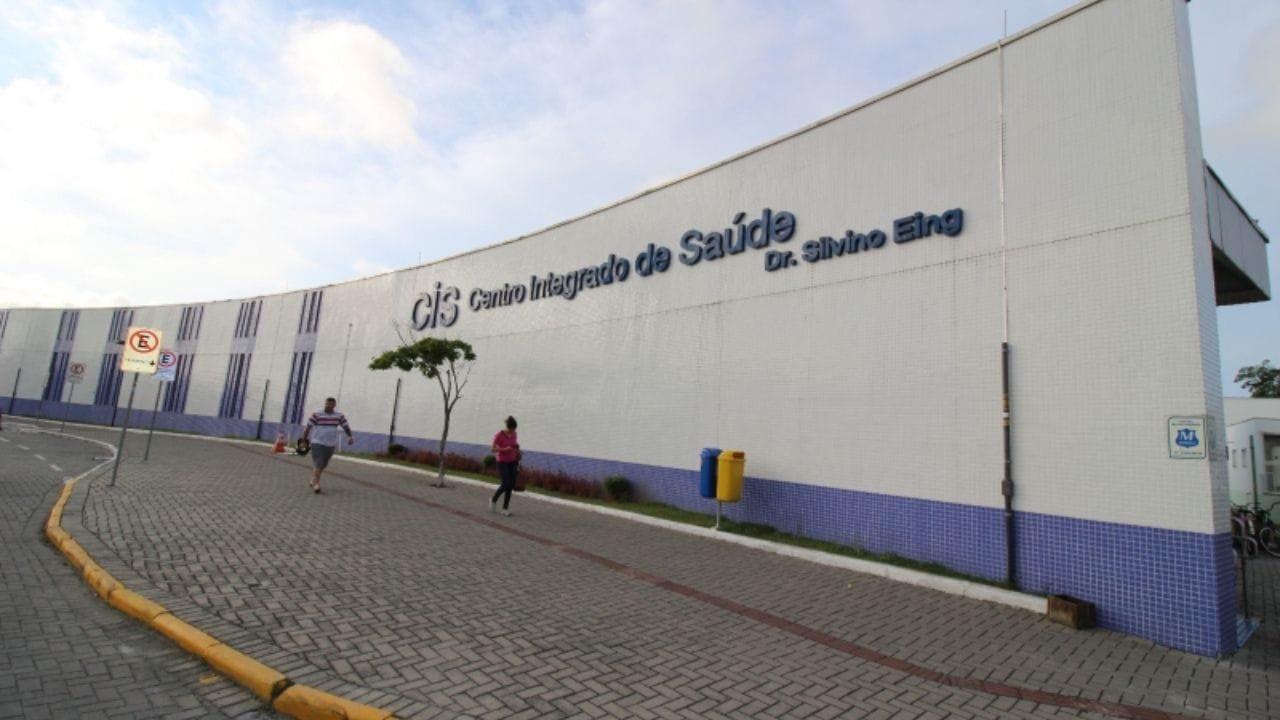 estado de emergência,saúde pública,Síndrome Respiratória Aguda Grave,aumento de casos,rede hospitalar,leitos de UTI,ventilação mecânica,atendimento emergencial,Itajaí saúde,complicações respiratórias,grupos de risco,doenças respiratórias,sistema de saúde,contratações temporárias,Secretaria Municipal de Saúde