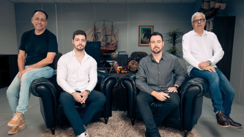 Prêmio Empresário do Ano,ACII 2025,Associação Empresarial de Itajaí,homenageados,Casa Biel,Ariani Cipriani de Sá,Bloco D Engenharia,Grupo Parada dos Amigos,Conexão Marítima,setor empresarial,economia de Itajaí,empresários de destaque,crescimento logístico,varejo local,associativismo