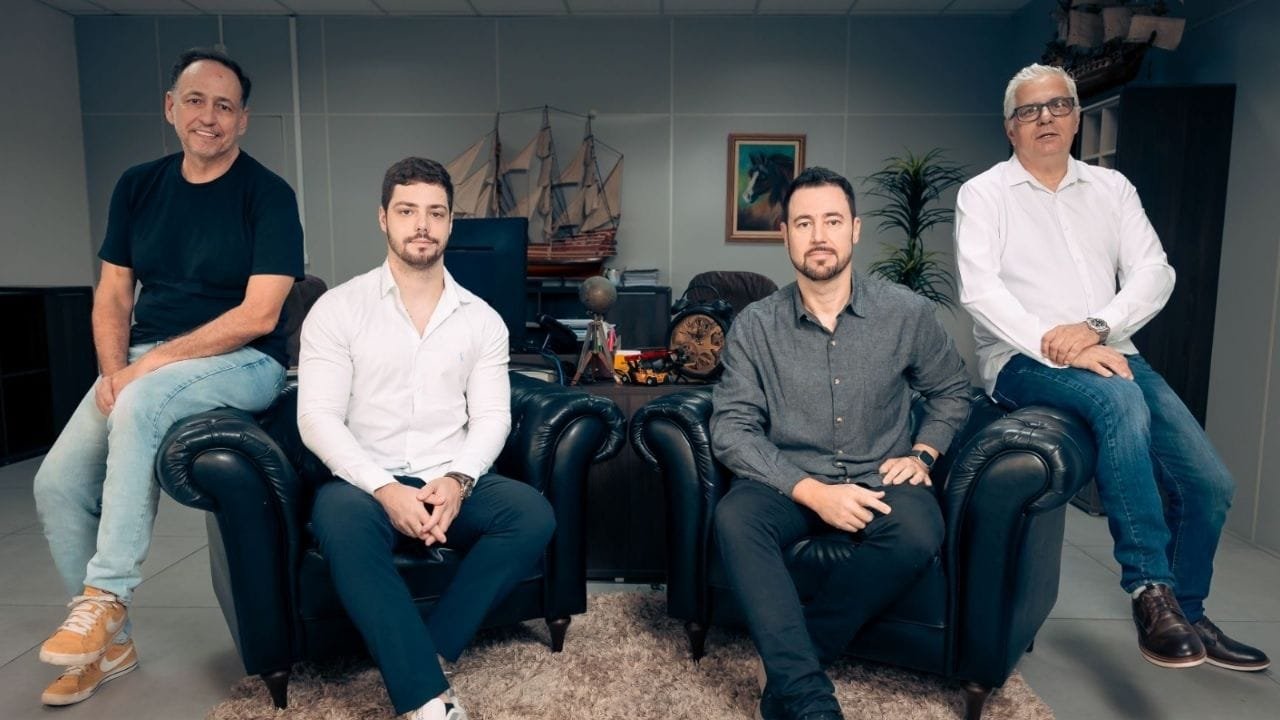 Prêmio Empresário do Ano,ACII 2025,Associação Empresarial de Itajaí,homenageados,Casa Biel,Ariani Cipriani de Sá,Bloco D Engenharia,Grupo Parada dos Amigos,Conexão Marítima,setor empresarial,economia de Itajaí,empresários de destaque,crescimento logístico,varejo local,associativismo