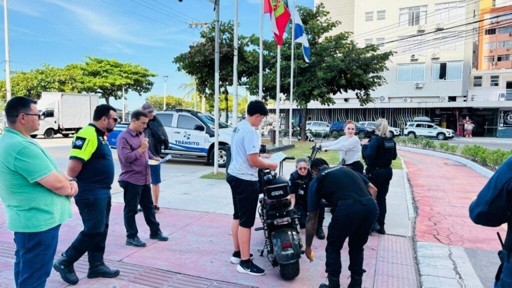 fiscalização de trânsito,autopropelidos,ciclomotores,Balneário Camboriú,BC Trânsito,Joinville trânsito,segurança viária SC,normas de circulação,barreira de trânsito,redução de acidentes,transporte urbano SC,fiscalização diária,trânsito em SC,autorizações de trânsito,segurança pública trânsito