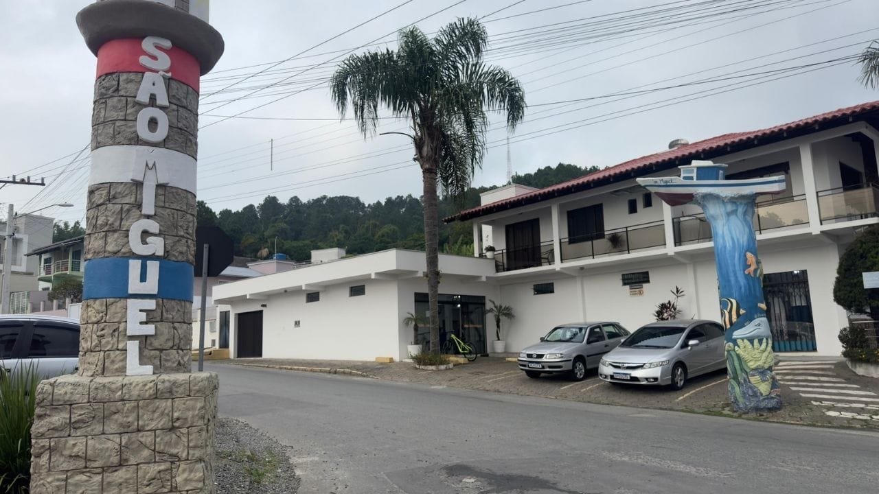 Defesa Civil Penha,simulado de emergência,deslizamento,evacuação,abrigo provisório,segurança,primeiros socorros,resgate,comunidade,treinamento,SC,prevenção de desastres,ponto de encontro,participação popular,Corpo de Bombeiros