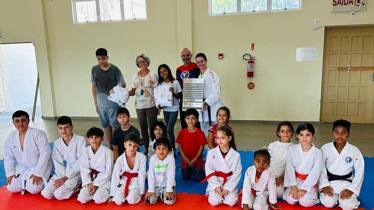 Instituto Guga Kuerten,FAPS,inclusão de pessoas com deficiência,apoio a projetos sociais,acompanhamento técnico,capacitação,incentivo ao esporte,Santa Catarina,transformação social,projetos esportivos,desenvolvimento local,barreiras sociais,suporte financeiro,organizações locais,Alice Kuerten