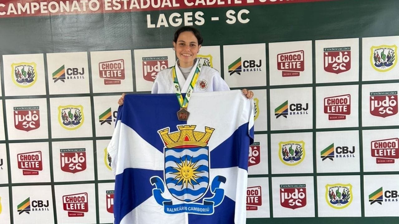 Judô Catarinense,Balneário Camboriú no Judô,Campeonato Estadual de Judô,Judô Sub-18,Categoria Cadete,Helena Bourdot de Jesus,Equipe de Judô FME,Medalhas Judô SC,Campeonato de Judô 2025,Judô em Lages,Federação Catarinense de Judô,Talentos do Judô,Atletas de Balneário Camboriú,Esporte de Base SC,Seleção Catarinense de Judô