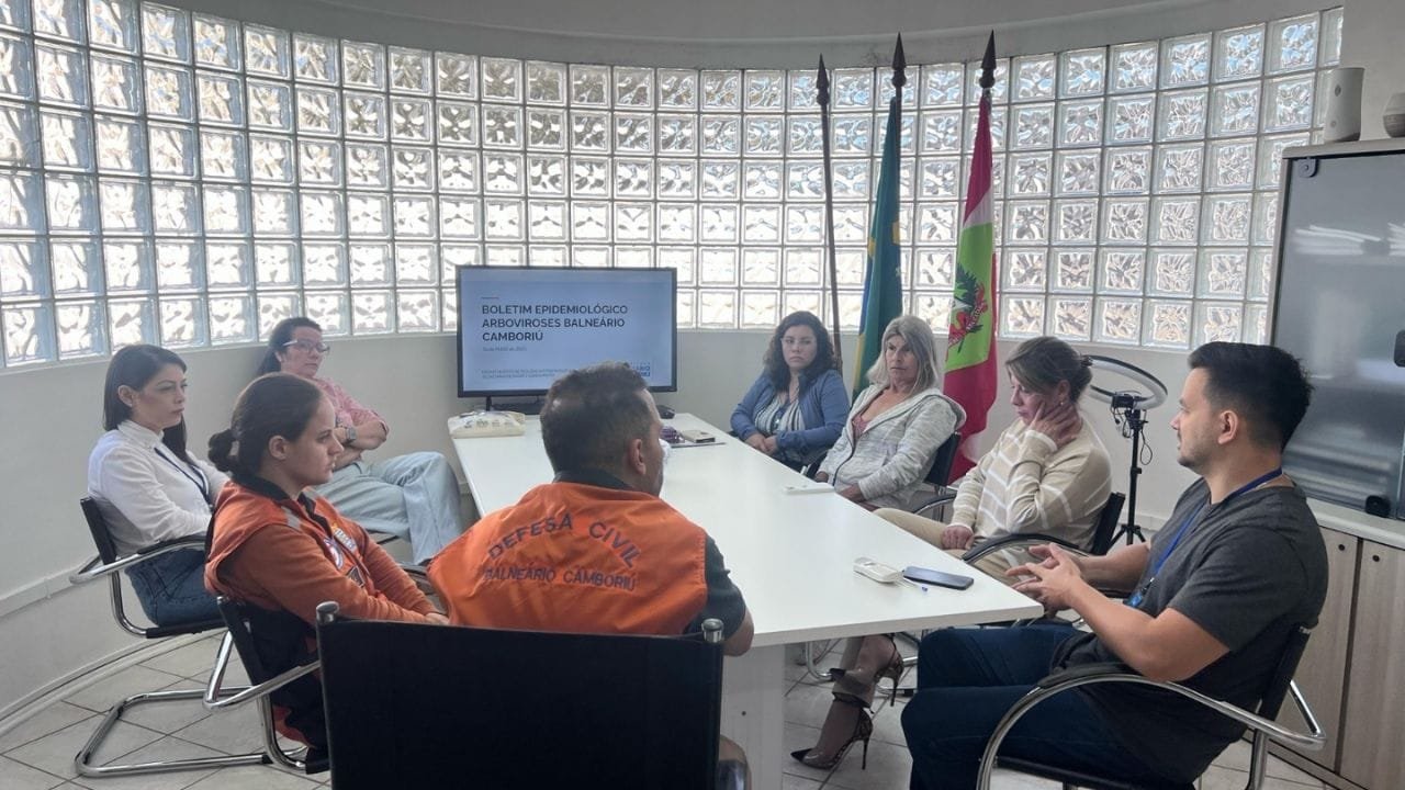 casos de dengue,Balneário Camboriú dengue,combate ao Aedes,inseticida Fludora Co-Max,Wolbachia dengue,mosquito Aedes aegypti,vigilância ambiental,saúde em Balneário Camboriú,dengue Santa Catarina,Sala de Situação,LIRAa dengue,Agentes Comunitários de Saúde,conscientização dengue,Detetives da Dengue,dengue 2025