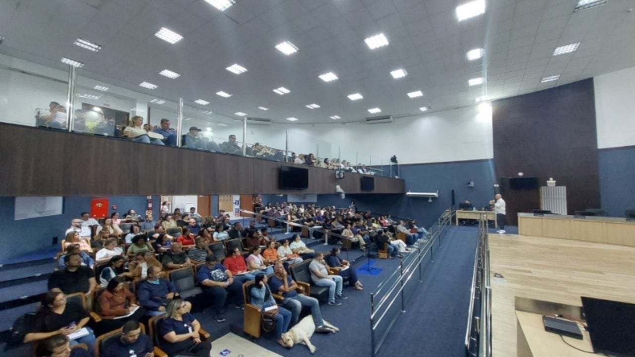 capacitação gestão pública,Itajaí,Controladoria-Geral do Município,leis de incentivo,prestação de contas,cadastro de projetos,servidores públicos,parcerias municipais,transparência administrativa,emendas impositivas,entidades da sociedade civil,curso gratuito,controle interno,certificação capacitação,administração pública eficiente