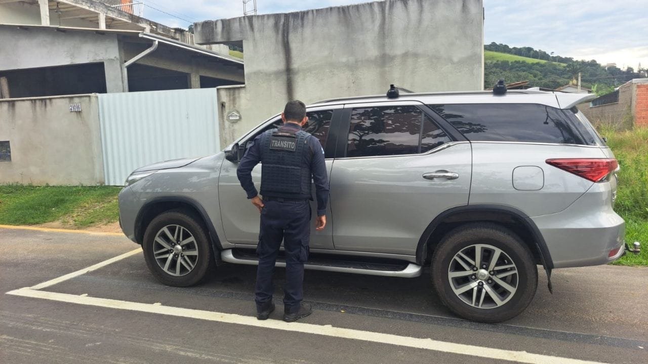 hilux furtada balneário camboriú,agentes de trânsito,recuperação de veículo furtado,rua olegário bacca,bairro nova esperança,registro de furto,central de plantão policial,caminhonete recuperada,operação policial sc,segurança pública balneário camboriú,guarnição policial,Itajaí,remoção de veículo,ação policial,combate ao furto de veículos