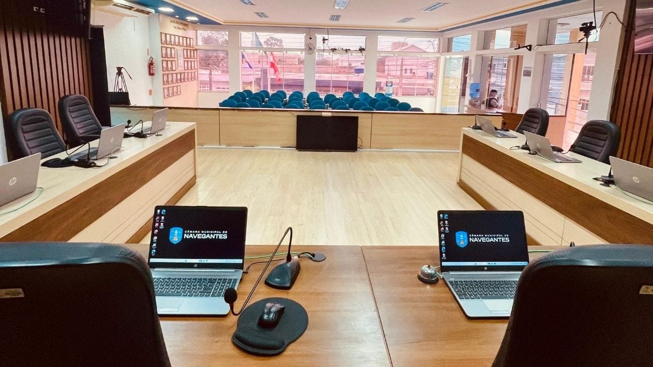 Câmara de Navegantes,projeto de lei R$ 100 milhões,operação de crédito,infraestrutura urbana,saúde e educação,mobilidade urbana Navegantes,Lei de Responsabilidade Fiscal,crescimento urbano,investimento municipal,sessão ao vivo,remanejamento orçamentário,crédito especial Navegantes,equipamentos públicos,obras públicas,balancetes orçamentários