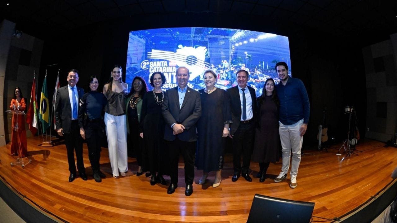 Festival Santa Catarina Canta,música popular brasileira,inscrições festival SC,premiação festival música,seletivas regionais,Florianópolis evento cultural,talentos musicais Santa Catarina,festival itinerante,cultura catarinense,música sertaneja SC,Camerata Florianópolis,Jorginho Mello festival,evento musical SC,música regionalista,premiação em dinheiro festival