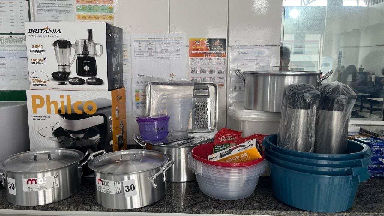 utensílios de cozinha,redes municipais de ensino,merenda escolar,investimento em educação,renovação das cozinhas escolares,equipamentos escolares,fornecimento para escolas,cozinhas escolares modernas,preparo da merenda,consórcio Cincatarina,escolas de Penha,secretária de Educação Penha,batedeiras para escolas,multiprocessadores escolares,panelas escolares