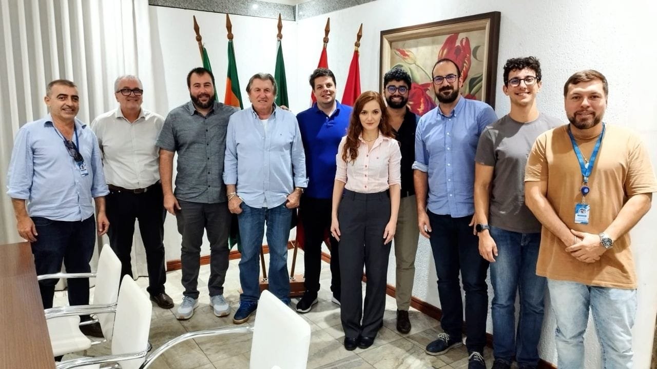 mobilidade urbana Camboriú,transporte coletivo moderno,PROMOBIS AMFRI,visita Banco Mundial,BRT Camboriú,sistema de ônibus rápido,transporte intermunicipal SC,sustentabilidade urbana,integração regional,veículos elétricos transporte,consórcio CIM-AMFRI,impacto ambiental transporte,infraestrutura Camboriú,mobilidade ativa,planejamento urbano sustentável