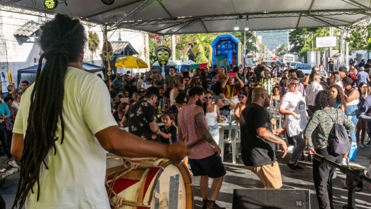 Virada Afrocultural,cultura afro-brasileira,Itajaí 2025,evento cultural gratuito,feijoada afro,capoeira em Itajaí,dança afro,música afro-brasileira,artesanato afro,gastronomia afro,Sociedade Sebastião Lucas,eventos em Santa Catarina,programação cultural em Itajaí,valorização da cultura negra,identidade cultural afro