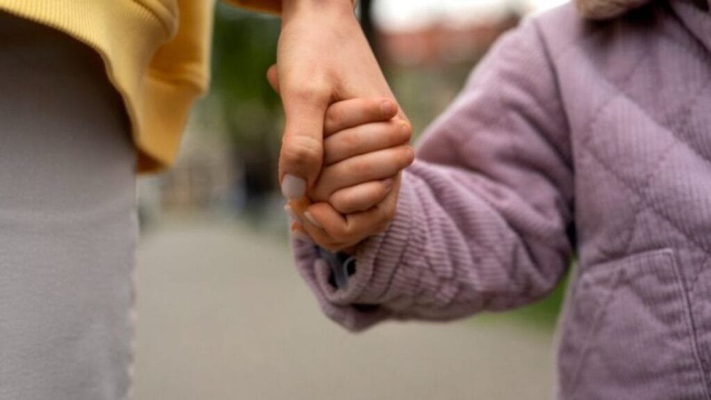 evento adoção Navegantes,Laços de Amor 2025,adoção tardia,famílias que adotam,adoção no Brasil,Dia Nacional da Adoção 25 de maio,atividades sobre adoção,roda de conversa adoção,exposição fotográfica adoção,casinha temática adoção,empatia familiar,crianças adotadas