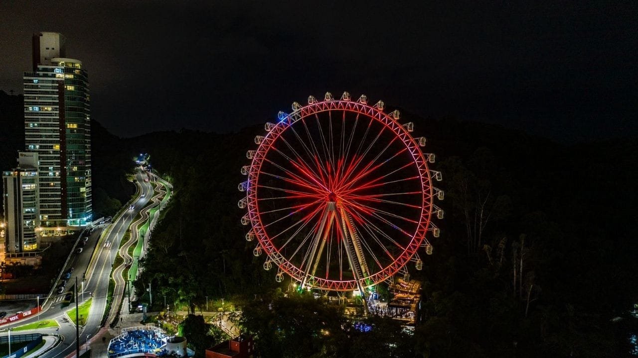 corrida de rua,LOVE RUN BC,corrida noturna,Balneário Camboriú,corrida praia,dia dos namorados 2025,evento esportivo,corrida 5 km,corrida casal,corrida solteiros,meias azuis,inscrição corrida,premiação corrida,corrida romântica,corrida esportiva SC