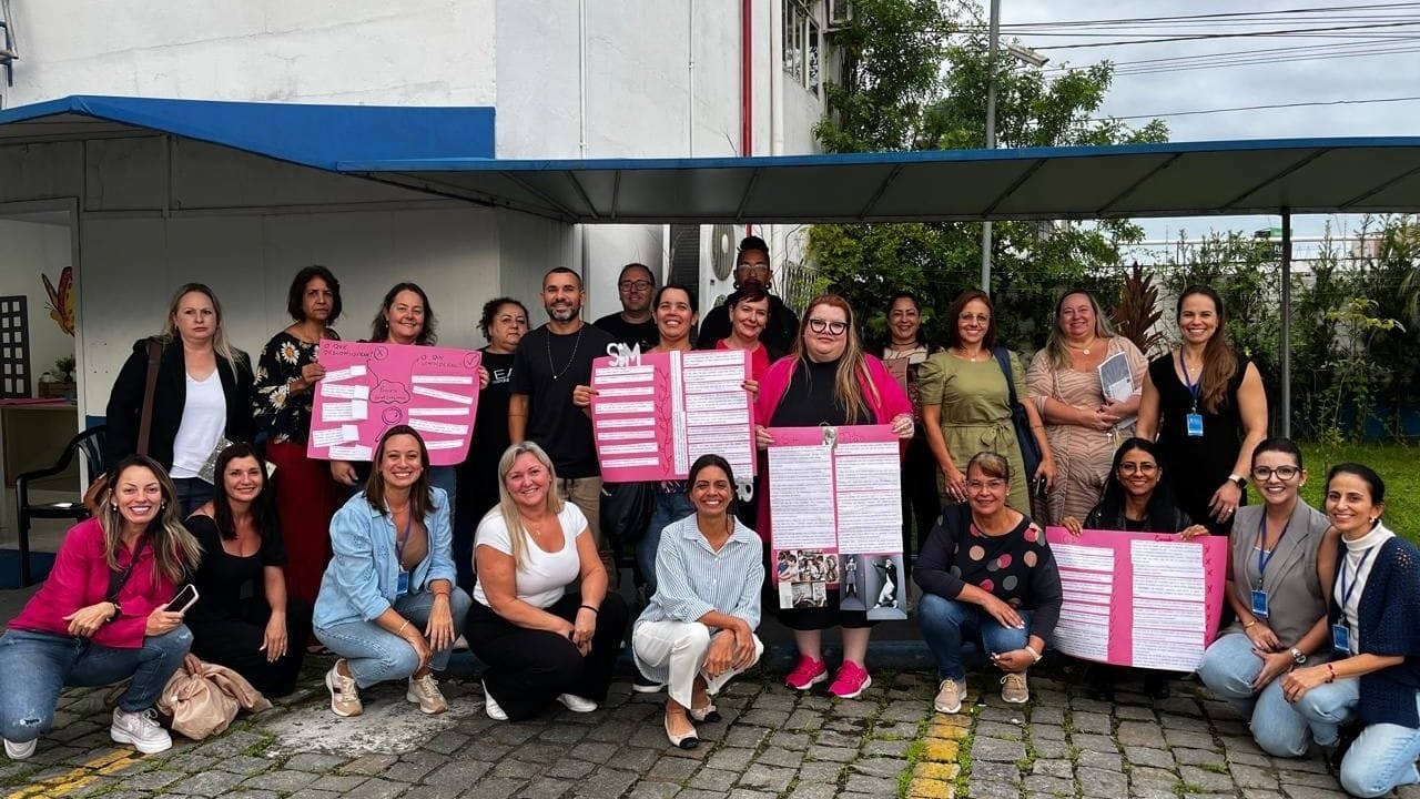 Educação Infantil,supervisores da educação,formação continuada,Núcleos de Educação Infantil,Balneário Camboriú,rede municipal de ensino,registros de qualidade,avaliação pedagógica,desenvolvimento profissional,coordenação pedagógica,ensino-aprendizagem,pedagogia participativa,documentação pedagógica,escuta sensível,práticas pedagógicas