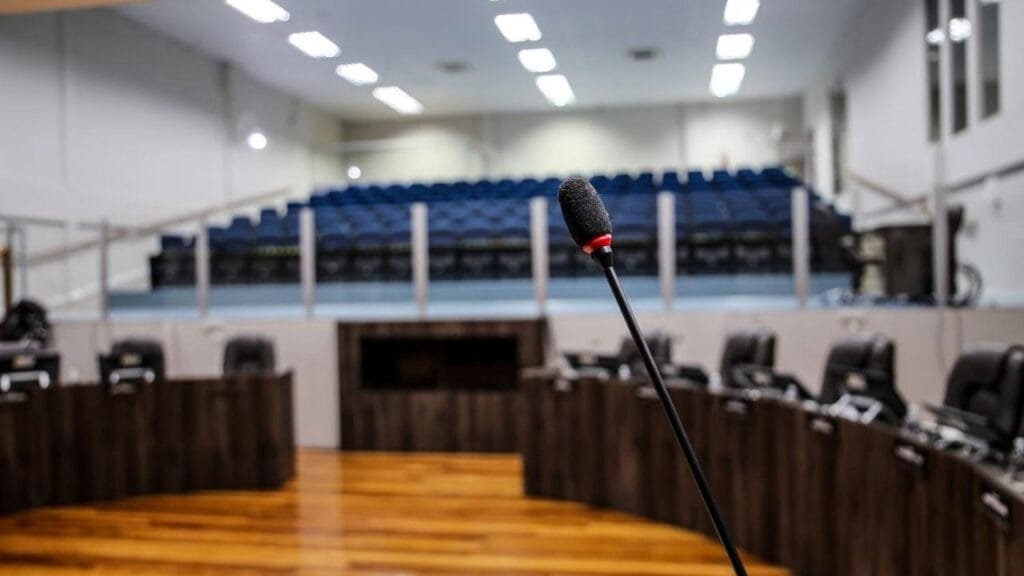 audiência pública,transporte coletivo,Balneário Camboriú,tarifa zero,comissão parlamentar especial,vereadores,transmissão ao vivo,debate sobre transporte,mobilidade urbana,plenário da câmara,evento público,participação comunitária,debate coletivo,transporte sustentável,câmara municipal