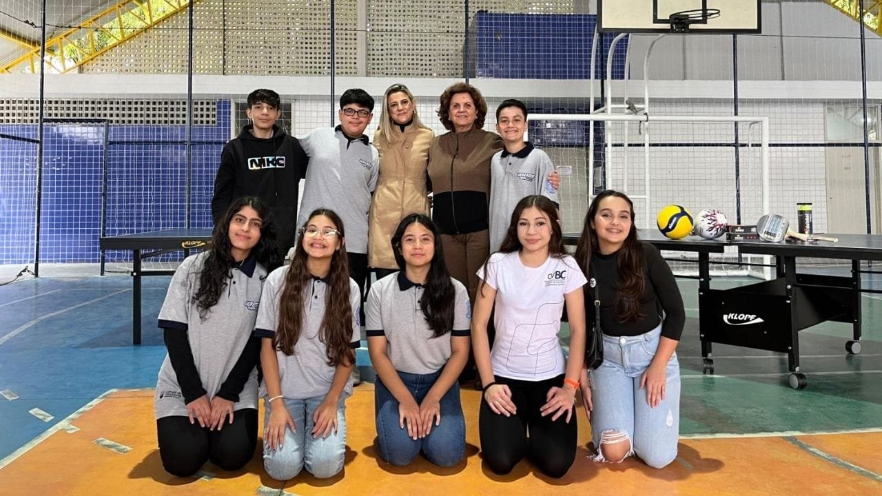 câmara mirim,vereadores mirins,balneário camboriú,materiais esportivos,escolas municipais,secretaria de educação,emendas parlamentares,recursos federais,tênis de mesa,bolas de esportes,vôlei de praia,bambolê,distribuição escolar,legislatura mirim,investimento em educação