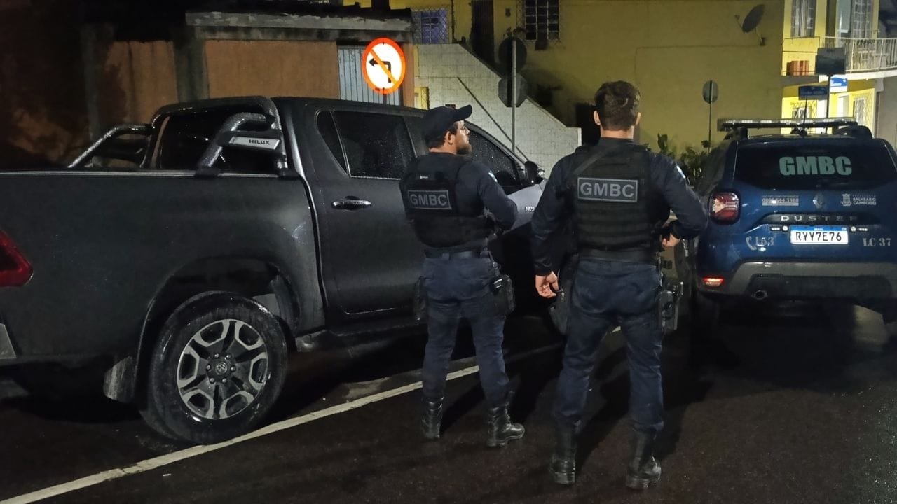 Hilux furtada,recuperação de veículo,Balneário Camboriú,Guarda Municipal,segurança pública,ação rápida,patrulhamento intensivo,monitoramento urbano,Rua 2001,Avenida Martin Luther,Rua Dinamarca,Rua Estados Unidos,guincho acionado,procedimento legal,modus operandi