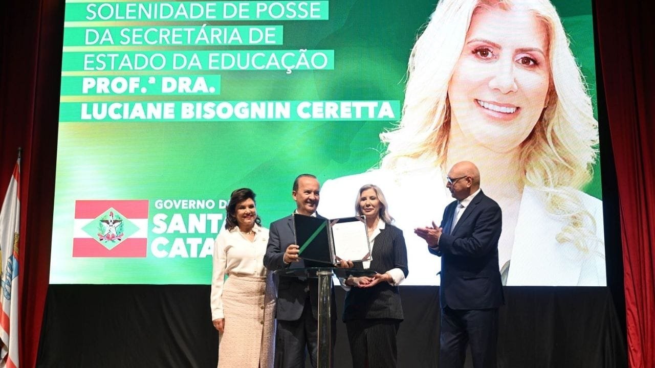 Secretária de Educação,Luciane Bisognin Ceretta,Santa Catarina educação,Universidade Gratuita SC,Jorginho Mello,infraestrutura escolar,reitora Unesc,Acafe,programa Universidade Gratuita,ensino superior,conselheira de educação,políticas educacionais,ensino técnico,escolas estaduais,educação básica Brasil