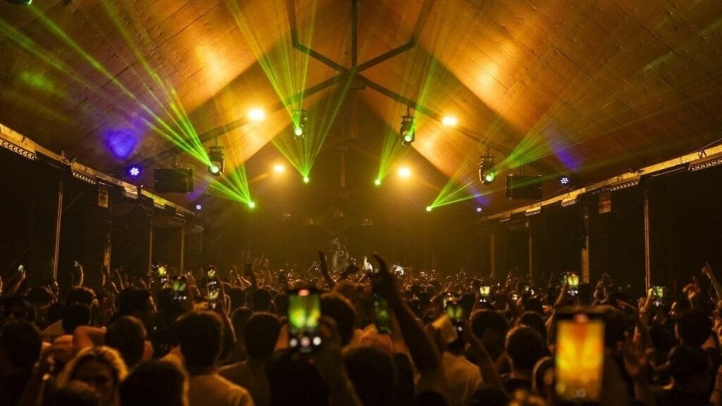 Warung Beach Club,música eletrônica,despedida Warung,The Final Journey,Praia Brava Itajaí,ingressos Warung,lineup eletrônico,club icônico,eventos de música,Warung 2025,shows Warung,lenda da música eletrônica,festa eletrônica,cultura eletrônica,Warung última edição