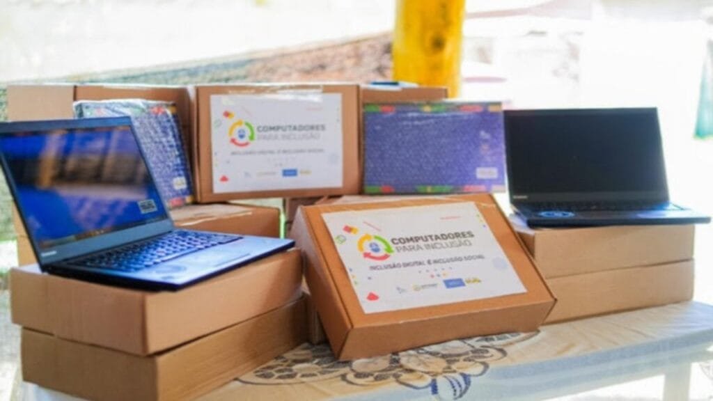 Governo Federal inclusão digital,doação de computadores 2024,capacitação profissional tecnológica,Programa Computadores para Inclusão,Ministério das Comunicações,reciclagem de equipamentos eletrônicos,laboratórios de informática,economia circular no Brasil,inclusão social digital,cursos de informática,CRC capacitação,impacto ambiental resíduos eletrônicos,inclusão digital comunidades rurais,treinamento tecnológico,Brasil inclusão digital