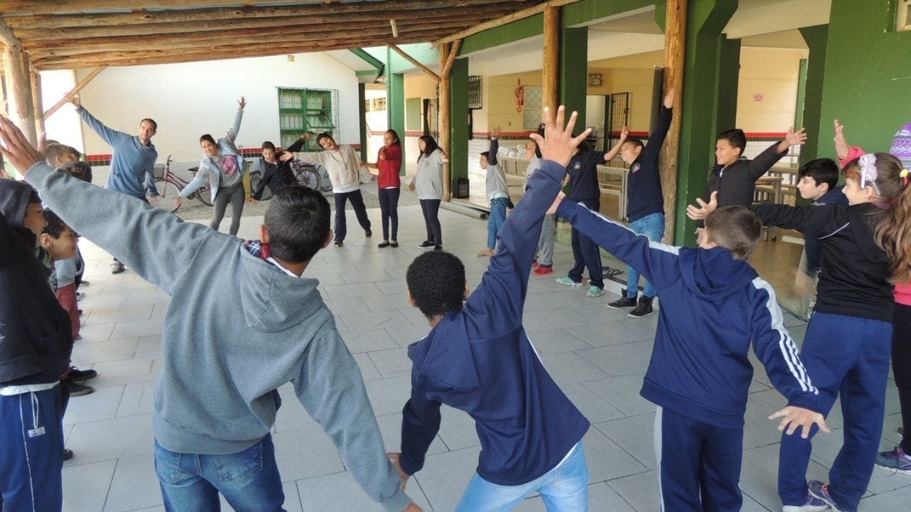 oficinas de dança contemporânea,projeto dança Itajaí,Lídia Abreu dança,Mauro Filho dança,dança para professores,dança para crianças,dança e expressão corporal,cultura em Itajaí,oficinas gratuitas de dança,acesso cultural,Edital Circuito Catarinense de Cultura