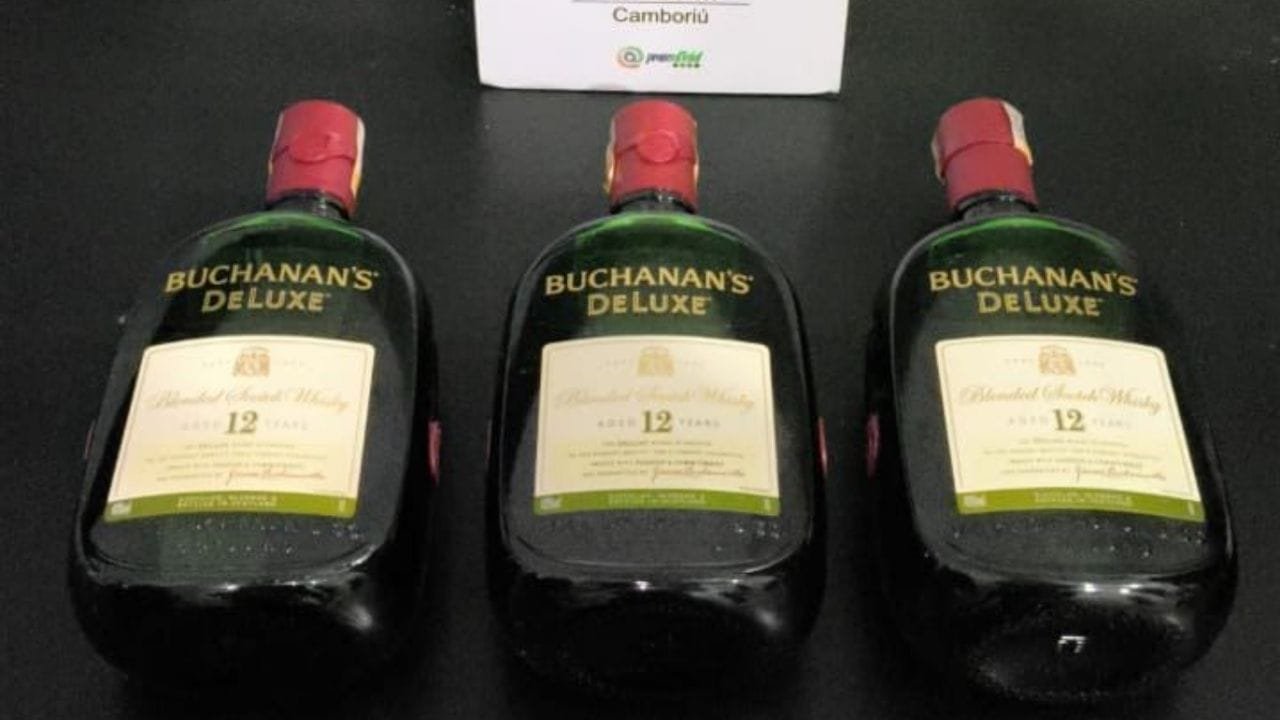 furto supermercado balneário camboriú,whisky Buchanan’s furtado,polícia militar BC,jovens presos por furto,furto no bairro Cedros,furto em Balneário Camboriú,12º BPM Balneário Camboriú,polícia civil BC,recuperação de produtos furtados,flagrante furto supermercado,ação policial BC,segurança no comércio,furto de bebidas alcoólicas,preventiva polícia militar,delegacia BC