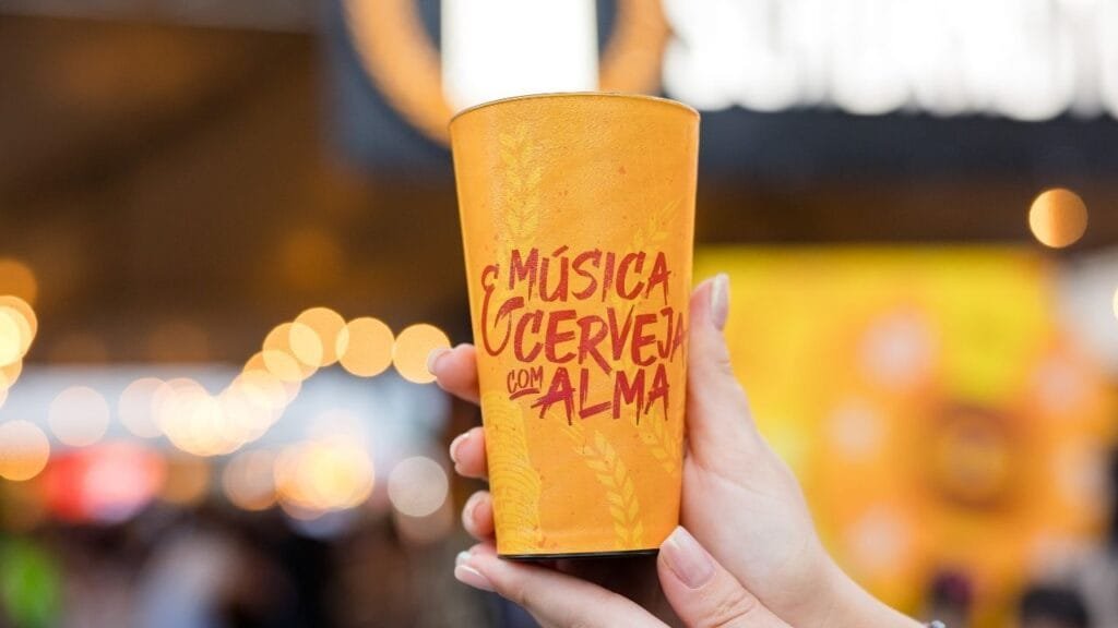 Schornstein Festival,cerveja artesanal,festival em Pomerode,eventos SC,turismo cervejeiro,cultura alemã,chope artesanal,cervejaria Schornstein,Cherry Bock,food trucks,música ao vivo,festivais 2025,cerveja com alma,impacto econômico,turismo regional