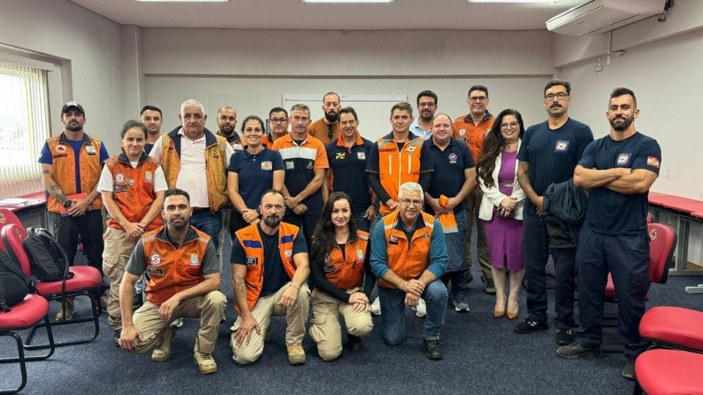 defesa civil Balneário Camboriú,colegiado Amfri,prevenção de desastres naturais,simulado de gestão de desastres,estratégias de resiliência,proteção civil SC,gestão de riscos regionais,reunião da defesa civil,monitoramento de desastres,alerta preventivo SC,ações integradas Amfri,municípios do litoral SC,corpo de bombeiros SC,planejamento de emergência,resposta a desastres