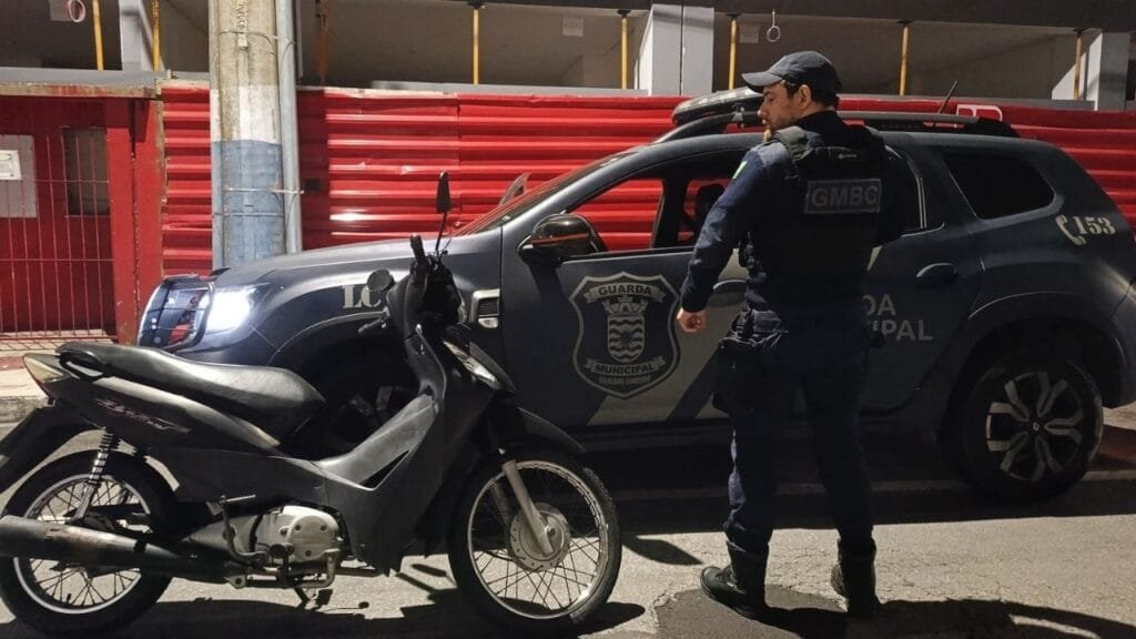 furto de moto,recuperação de motoneta,Honda Biz furtada,Guarda Municipal Balneário Camboriú,veículo recuperado,CPP BC,patrulhamento noturno,guarnição GM,moto com registro de furto,segurança pública BC,rua 3550 BC,guincho acionado,ronda noturna,moto suspeita BC,veículo com placa consultada