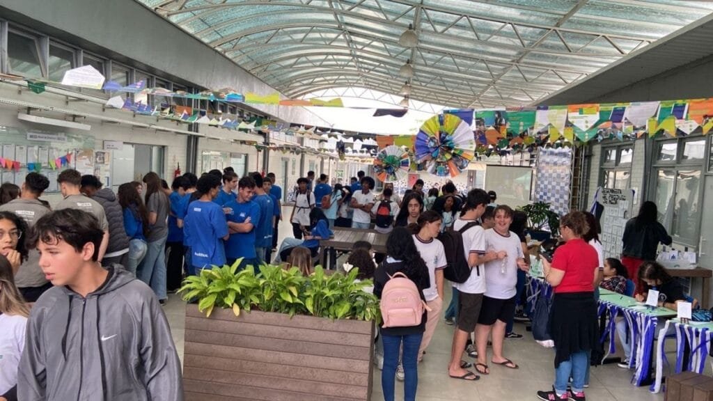 Mundo SENAI 2025,SENAI Itajaí,tecnologia industrial,cursos técnicos,estágio industrial,aprendizagem industrial,laboratórios tecnológicos,workshops SENAI,formação profissional SC,vagas de estágio,inovação industrial,desenvolvimento de sistemas,design de móveis,eletroeletrônica,automação industrial