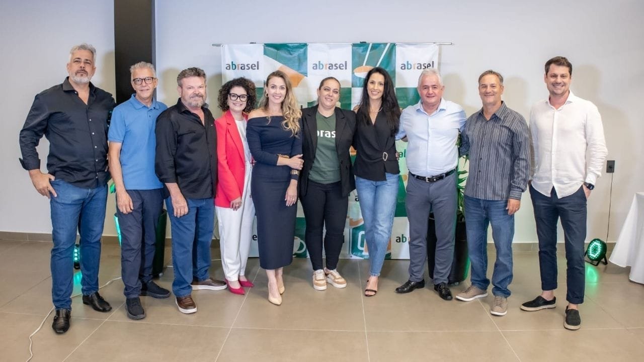 Abrasel SC 2025,Juliana Debastiani reeleita,fortalecimento do empreendedorismo,capacitação de bares e restaurantes,Abrasel em Movimento,projeto Acelera Abrasel Mariquinha,recuperação econômica pós-pandemia,setor de alimentação SC