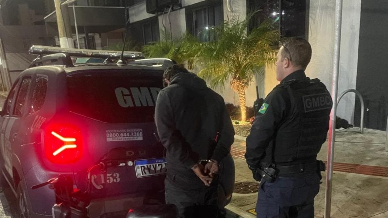 Guarda Municipal Balneário Camboriú,furto scooter elétrica,prisão em flagrante BC,Avenida Brasil BC,crime madrugada BC,segurança pública Balneário Camboriú