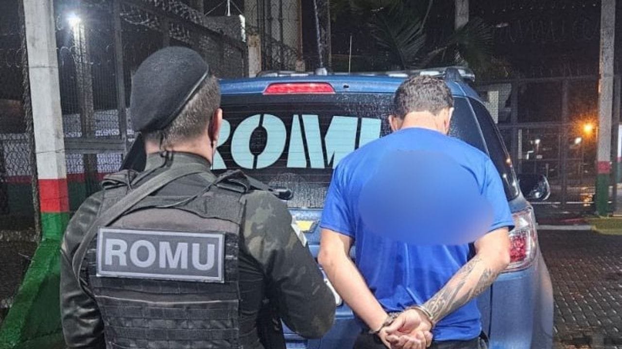 estelionato,prisão por estelionato,acidente de trânsito,guarda municipal,Balneário Camboriú,Jeep Compass,mandado de prisão,fuga após acidente,Romu,Complexo Penitenciário Vale do Itajaí,foragido capturado,prisão em Santa Catarina,segurança pública,prisão em flagrante,abordagem policial