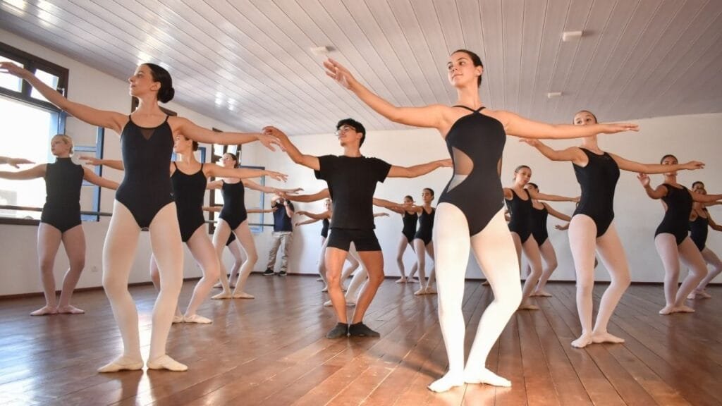 corpo de baile itajaí,bolsas para bailarinos,projeto social ballet,formação técnica em dança,cultura SC,incentivo à arte,inclusão social pela dança