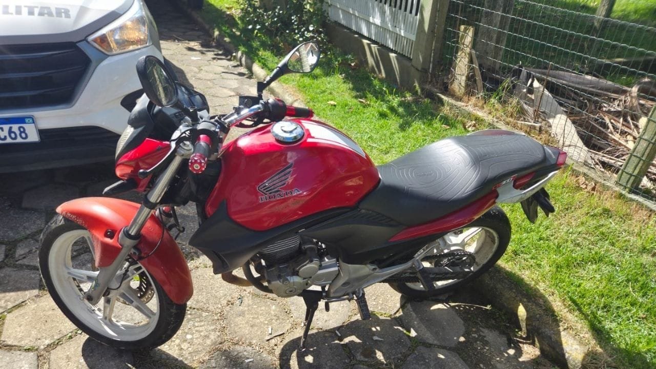 moto furtada Camboriú,Honda CB 300R recuperada,Honda Biz recuperada,furto de motocicleta SC,PM recupera moto Camboriú,policiamento 12º BPM,motos apreendidas SC,patrulhamento Camboriú,crimes patrimoniais Camboriú,polícia militar motos furtadas