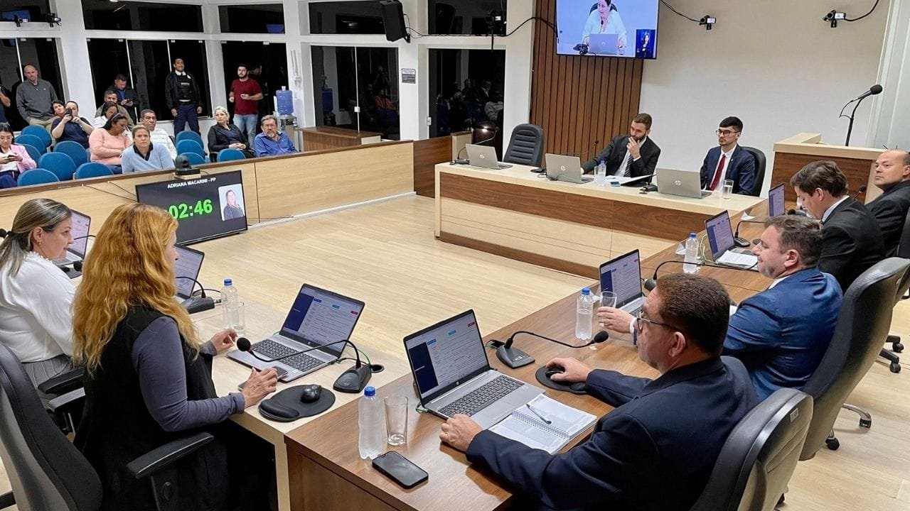 transparência na cultura,inclusão social,autismo nas escolas,sinal visual,Câmara de Navegantes,anteprojeto de lei,desconto na conta de água,editais culturais Navegantes,recursos da cultura,educação inclusiva,vereador Julio Bento,vereadora Adriana Macarini,Fundação Cultural de Navegantes,infraestrutura urbana Navegantes,moções de congratulações