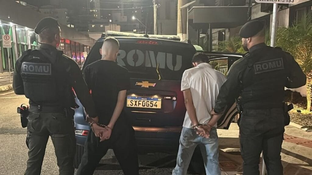 Guarda Municipal de Balneário Camboriú,tráfico de drogas,Avenida Atlântica,Praia Central,Ronda Ostensiva Municipal,prisão em flagrante,Balneário Camboriú,Calçadão Central,usuários de drogas,ação policial,CPP,segurança,crack,policiamento ostensivo,segurança em Santa Catarina