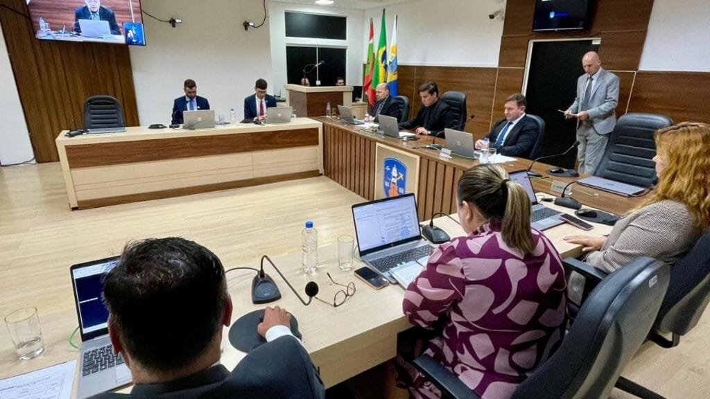 Câmara Municipal de Navegantes,Projeto de Lei 12/2025,uso de cartão corporativo,pequenas compras na administração,gestão pública eficiente,controle de gastos públicos,transparência na Câmara,sessão ordinária Navegantes,infraestrutura urbana,indicações dos vereadores,fonoaudiólogos na saúde pública,videomonitoramento escolar,premiação esportiva municipal,folga remunerada servidores,crédito especial Navegantes