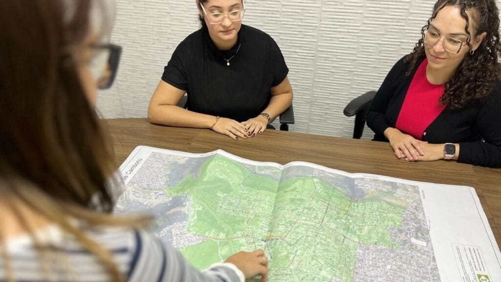 Camboriú,empreendedorismo local,Microempreendedor Individual,MEI,abertura de empresas,crescimento econômico,prefeito Leonel Pavan,secretário Alexandre Metsger,formalização de negócios,geração de renda,consulta de viabilidade,processos de consulta,economia sustentável,desenvolvimento econômico,apoio ao empreendedor