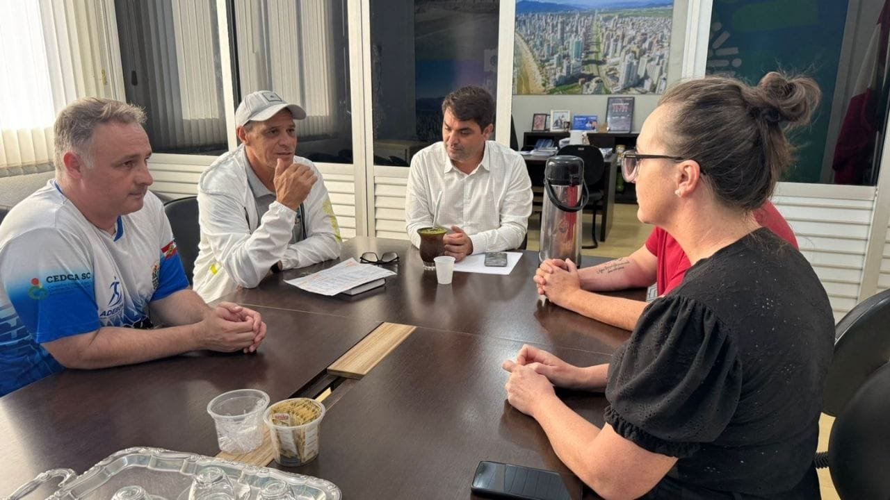 Projeto Joia,inclusão para deficientes,esporte adaptado,Alexandre Xepa,ADEBOM,crianças com deficiência,adolescentes com deficiência,natação adaptada,atletismo inclusivo,tênis de mesa adaptado,paratletas Itapema,Parajesc,Parajasc,ampliação de projeto social,esporte e inclusão