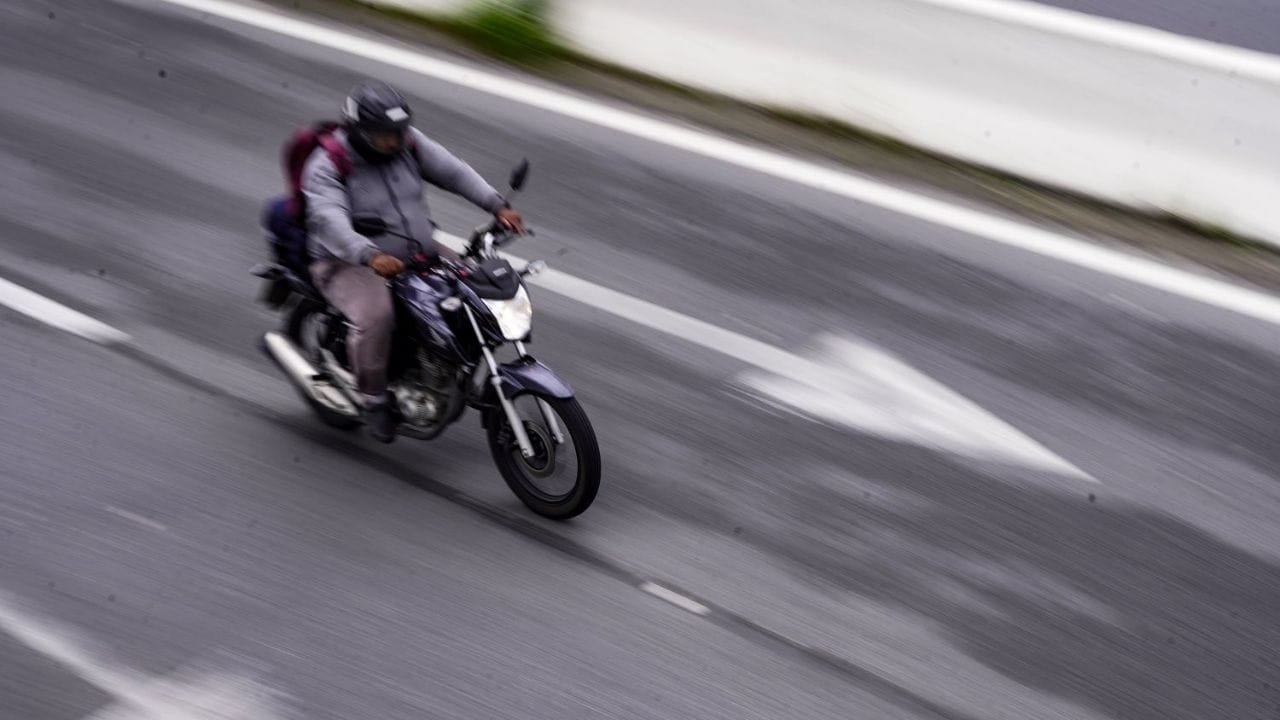 Programa CNH Emprego na Pista,Detran SC,habilitação gratuita SC,vagas CNH,empregabilidade,Santa Catarina,sorteio CNH SC,motofrete,trabalho formal SC,inclusão social