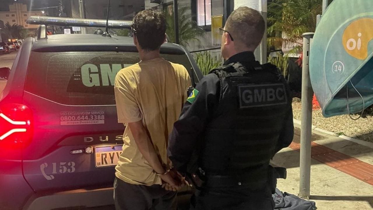 furto de fiação elétrica,prisão em flagrante,Guarda Municipal Balneário Camboriú,Bairro Vila Real,Rua Apiúna,Rua Araquari,segurança pública