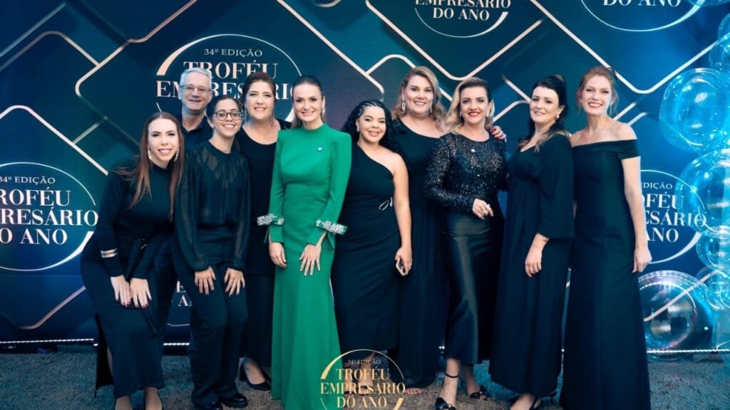 Itajaí empreendedorismo,Empresário do Ano,Manoel Pereira,Grupo Pereira,premiação empresarial,ACII,desenvolvimento econômico,associativismo Itajaí,Troco Solidário,Mesa Brasil,prêmio empresarial SC,crescimento econômico Itajaí,inovação empresarial,líderes empresariais,economia catarinense