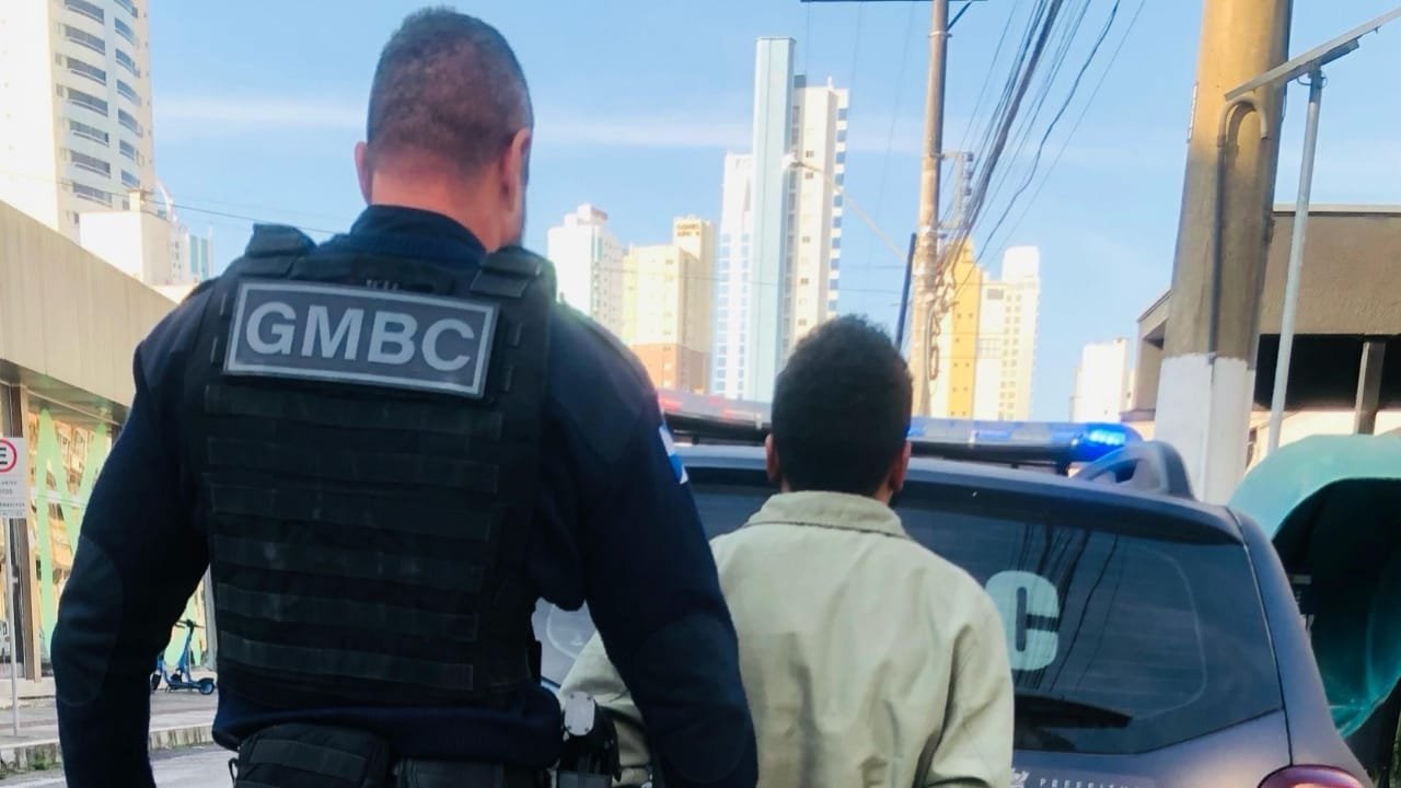 homem preso por agressão BC,lesão corporal dolosa Balneário Camboriú,Guarda Municipal prende agressor,briga rodoviária BC,segurança pública Santa Catarina